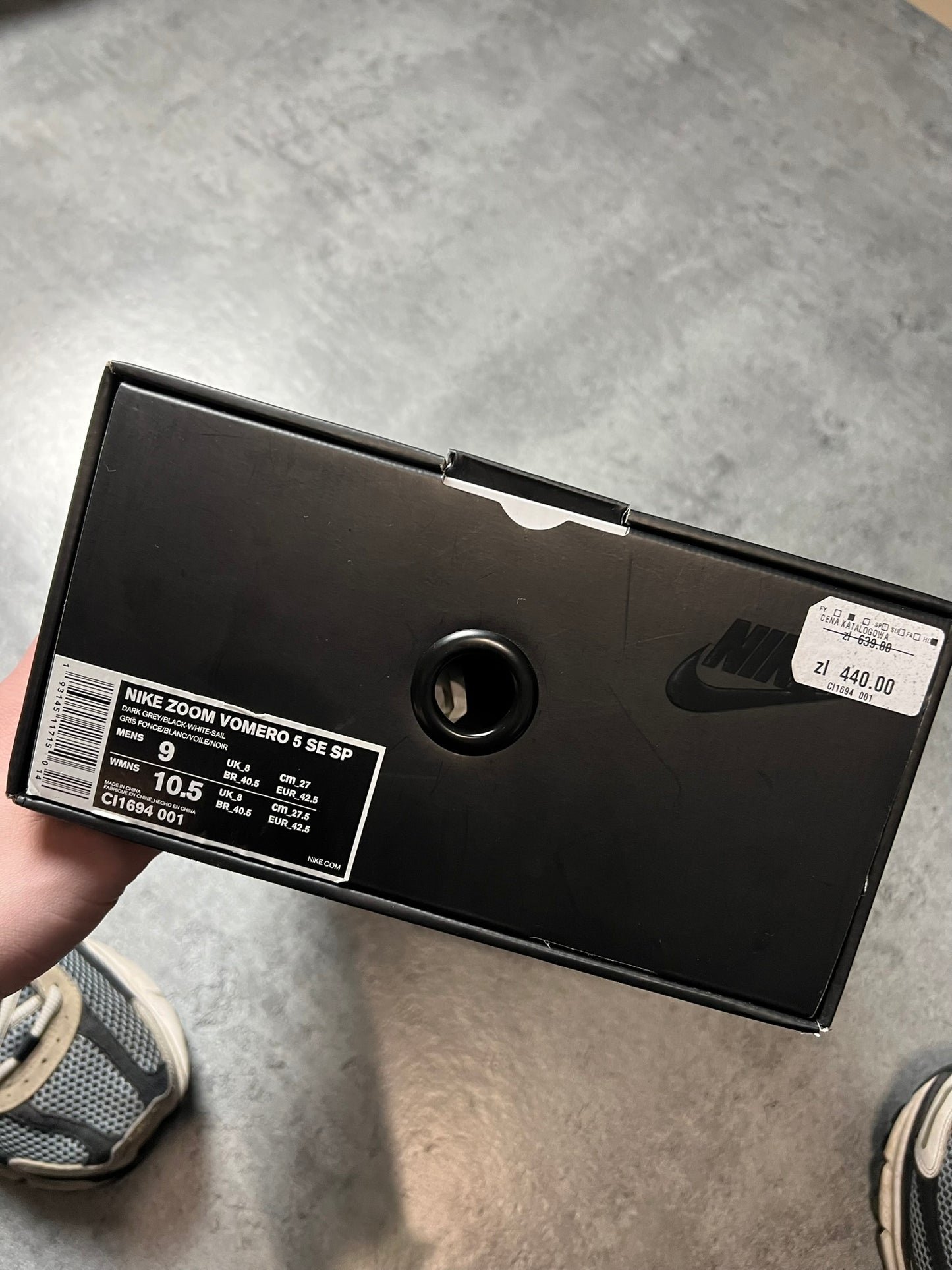 NIKE ZOOM VOMERO 5 SZARE