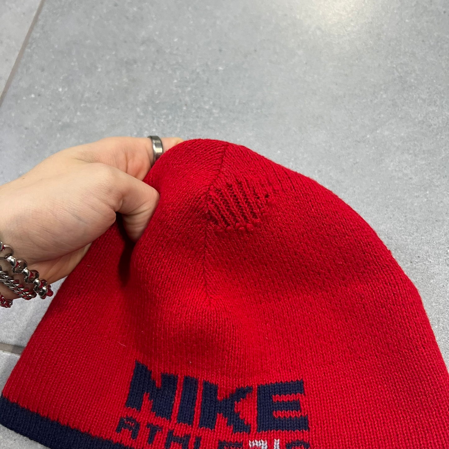 NIKE CZERWONA CZAPKA ZIMOWA