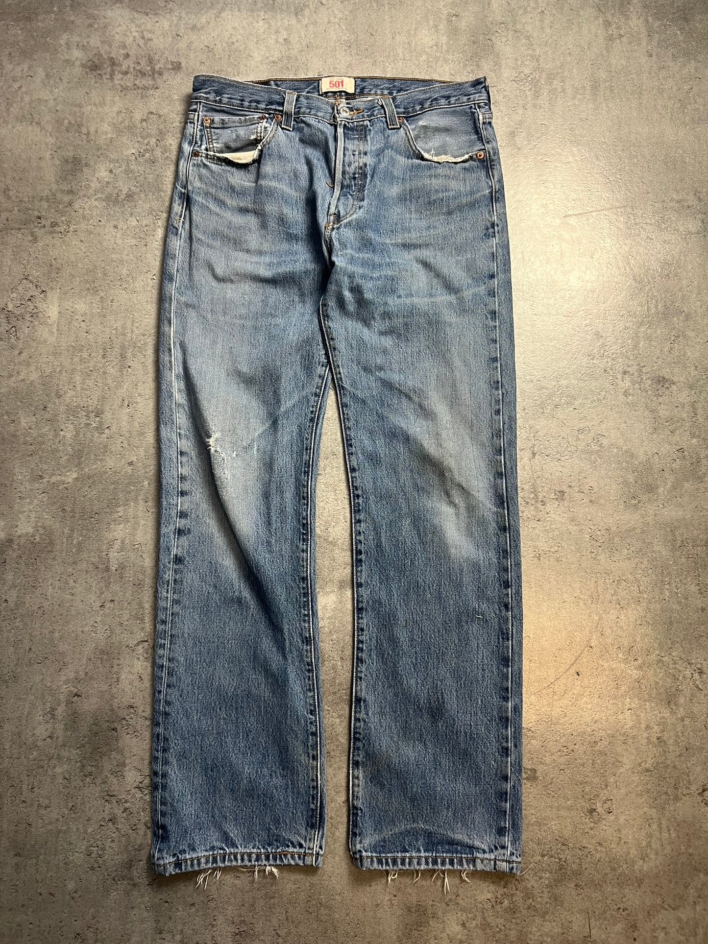 LEVIS 501 SPODNIE Z PRZETARCIAMI