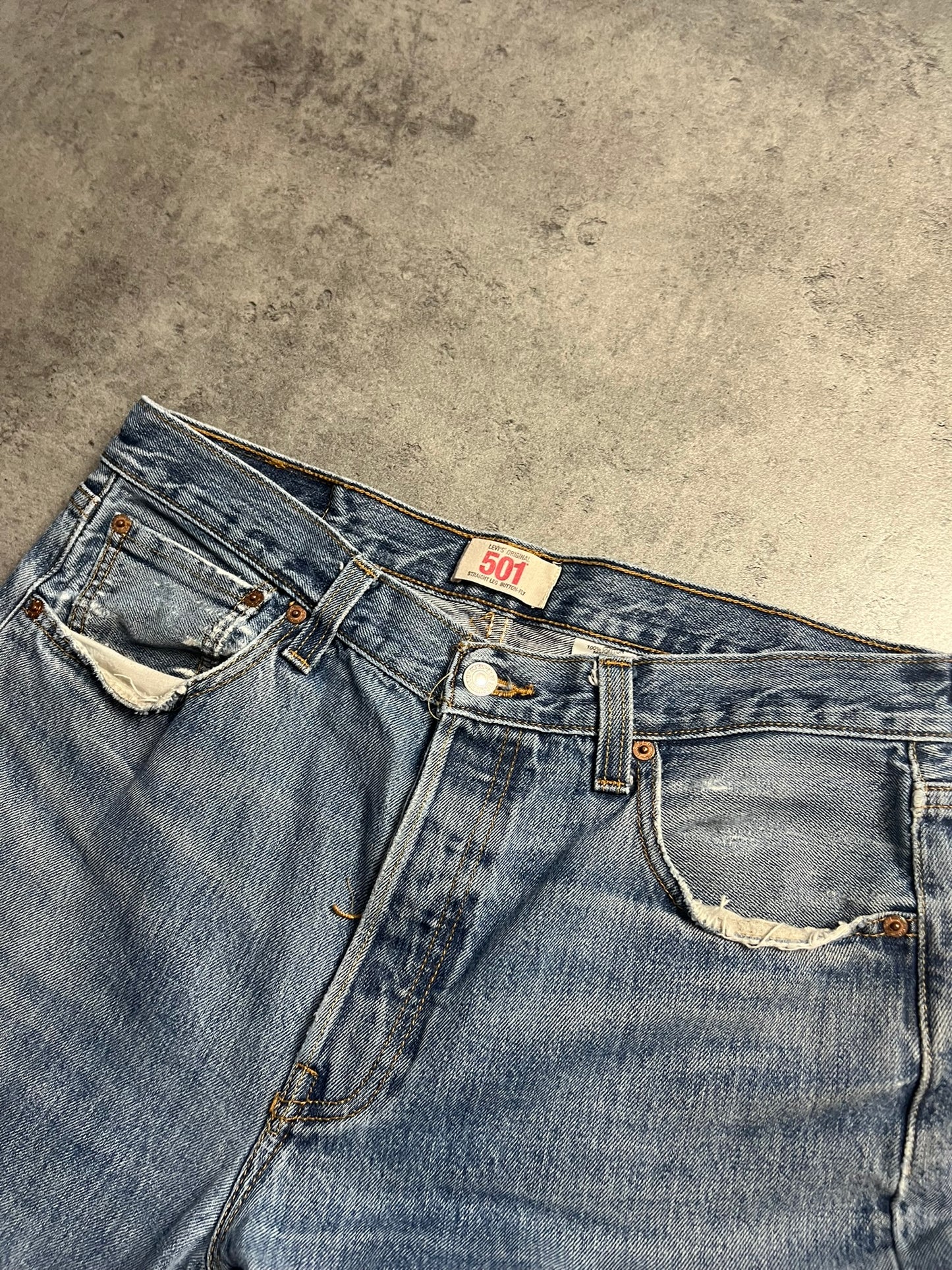 LEVIS 501 SPODNIE Z PRZETARCIAMI