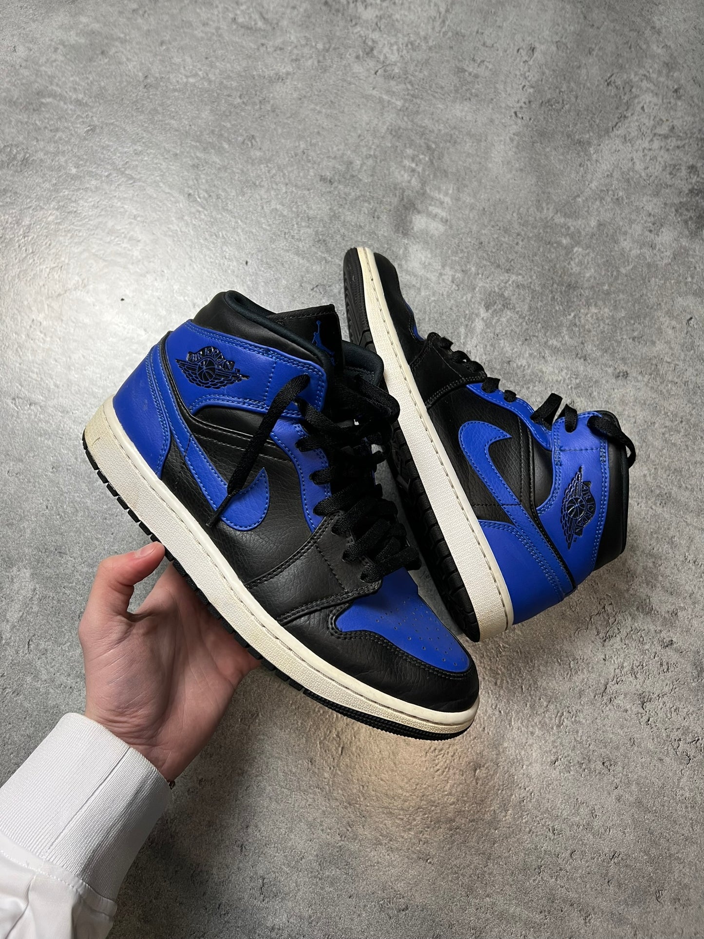 NIKE AIR JORDAN 1 MID HYPER ROYAL