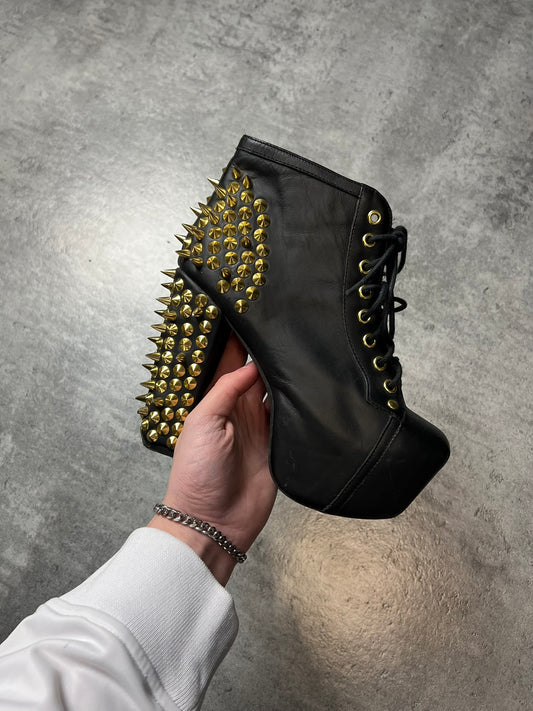 CZARNE BUTY NA OBCASIE Z KOLCAMI