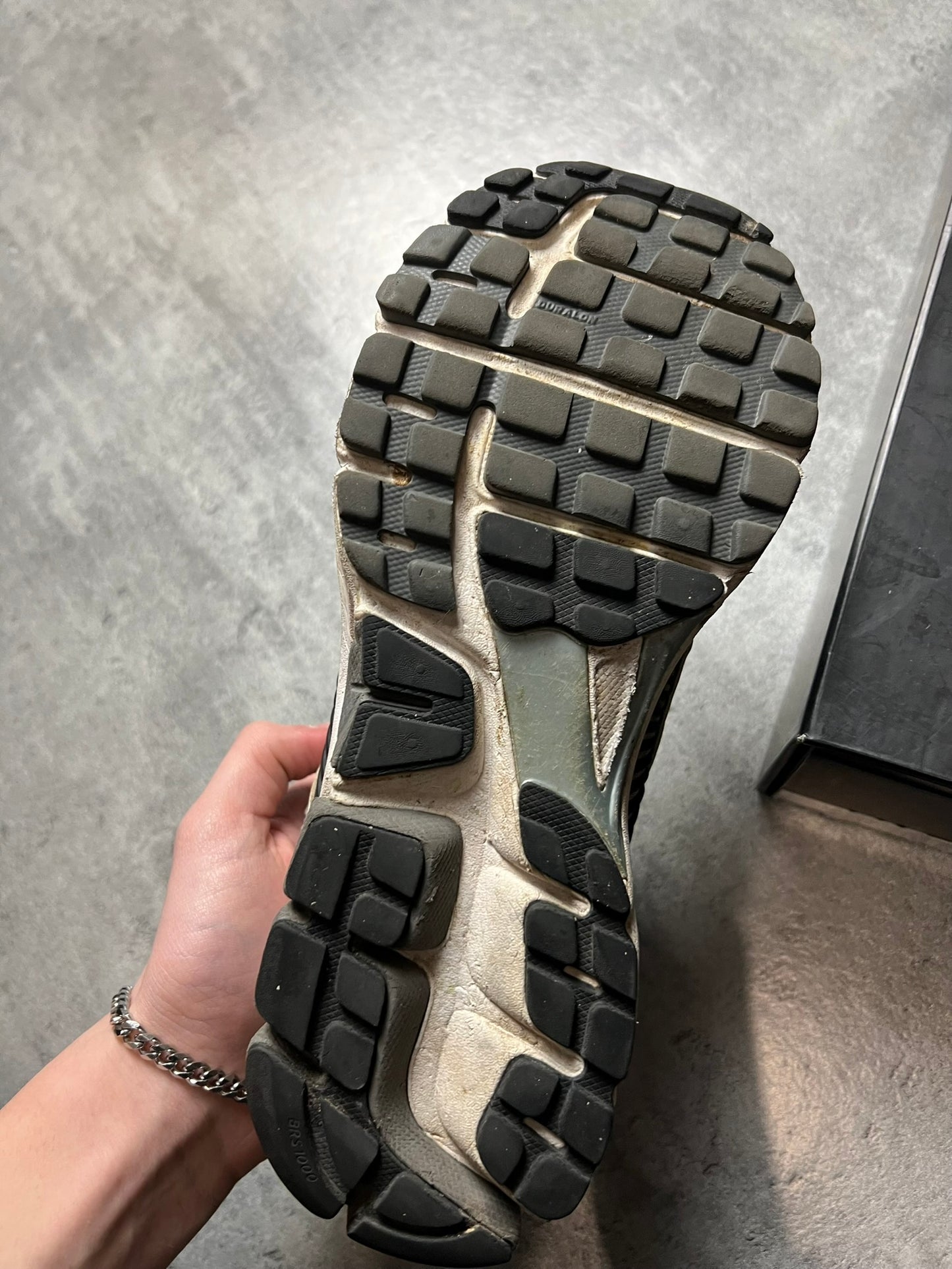 NIKE ZOOM VOMERO 5 SZARE