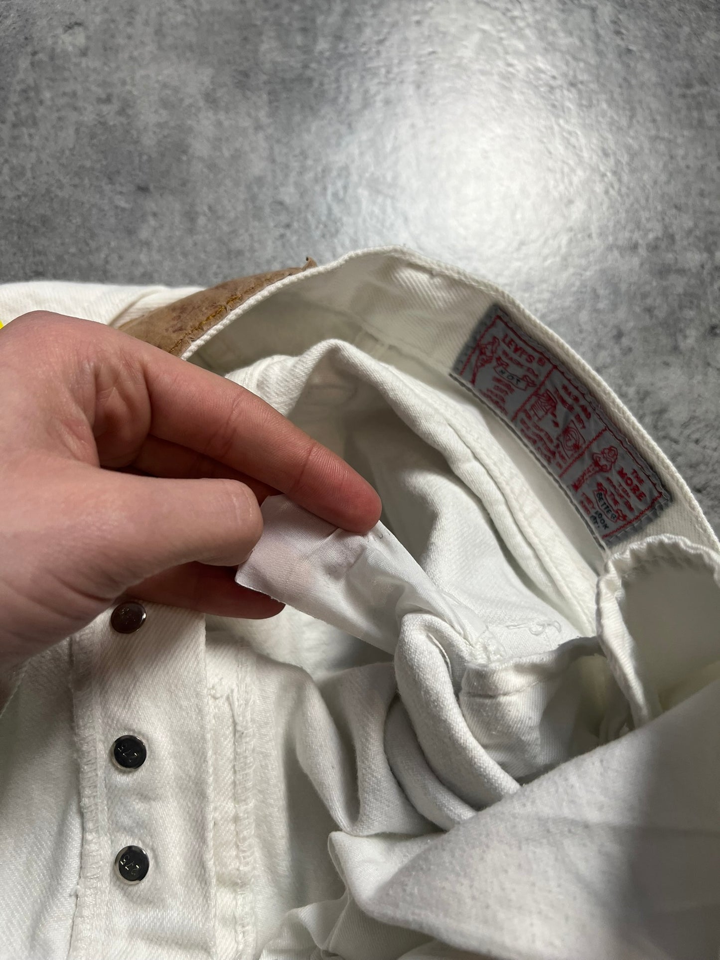 LEVIS BIAŁE JEANSY