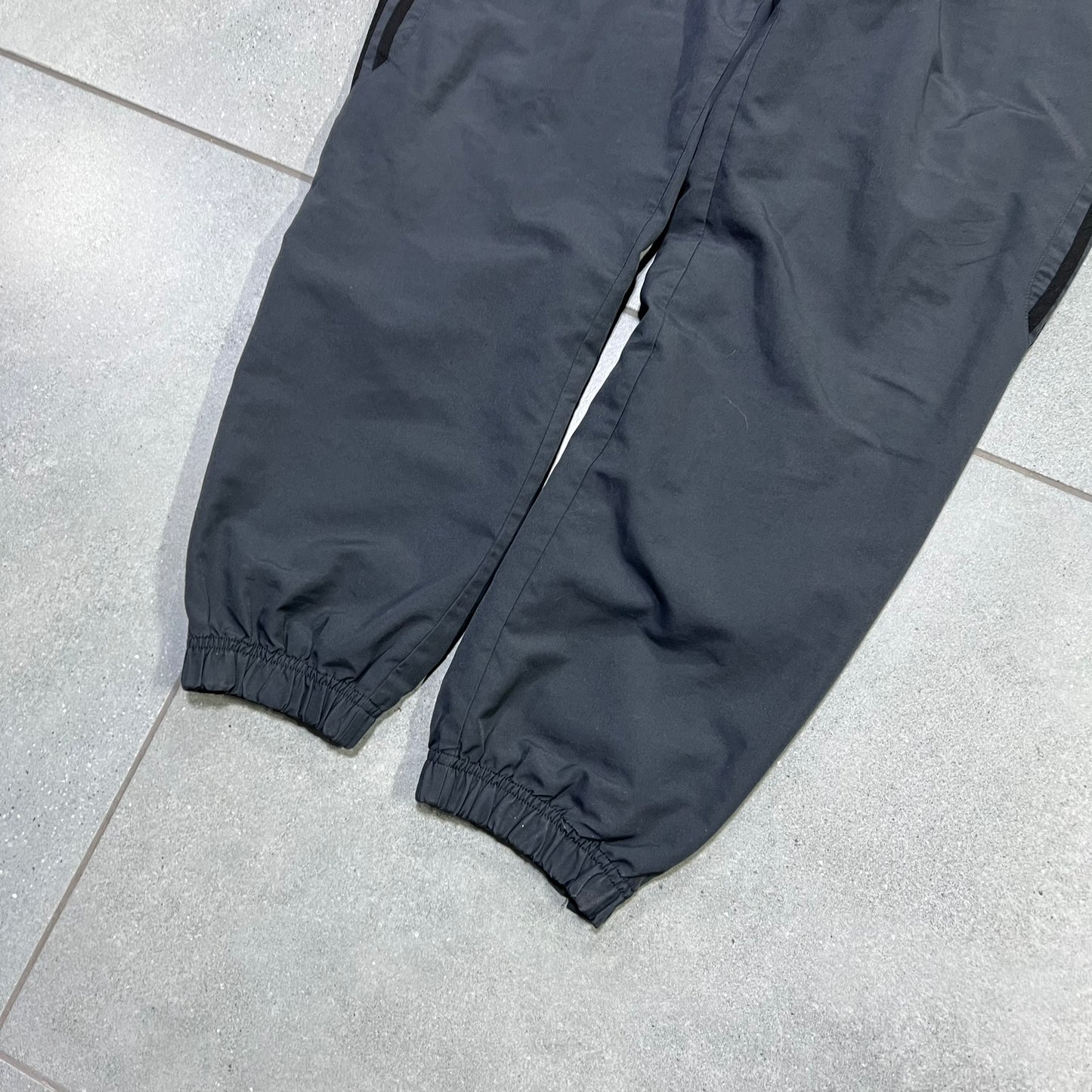 ADIDAS SZARE PARACHUTE SPODNIE