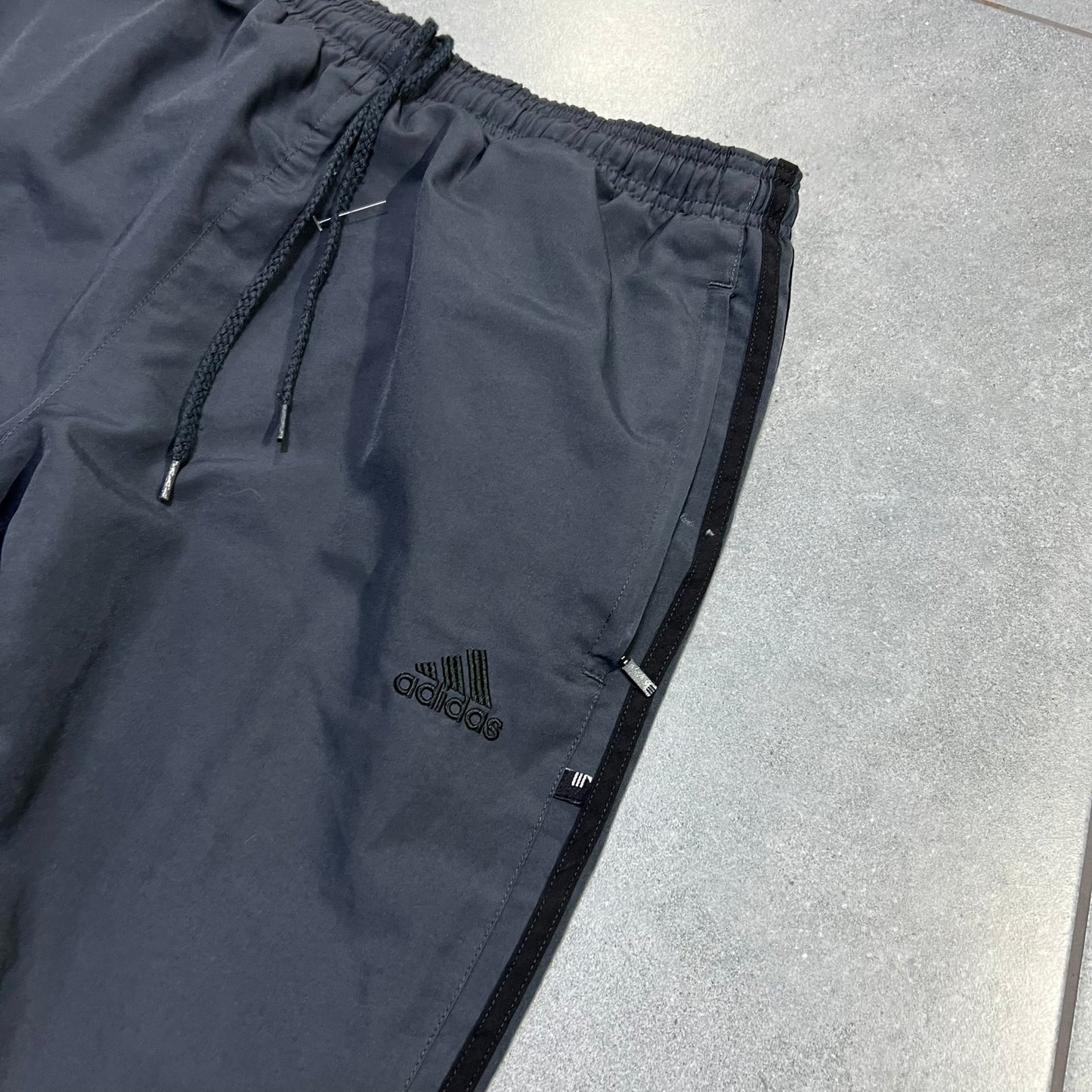 ADIDAS SZARE PARACHUTE SPODNIE