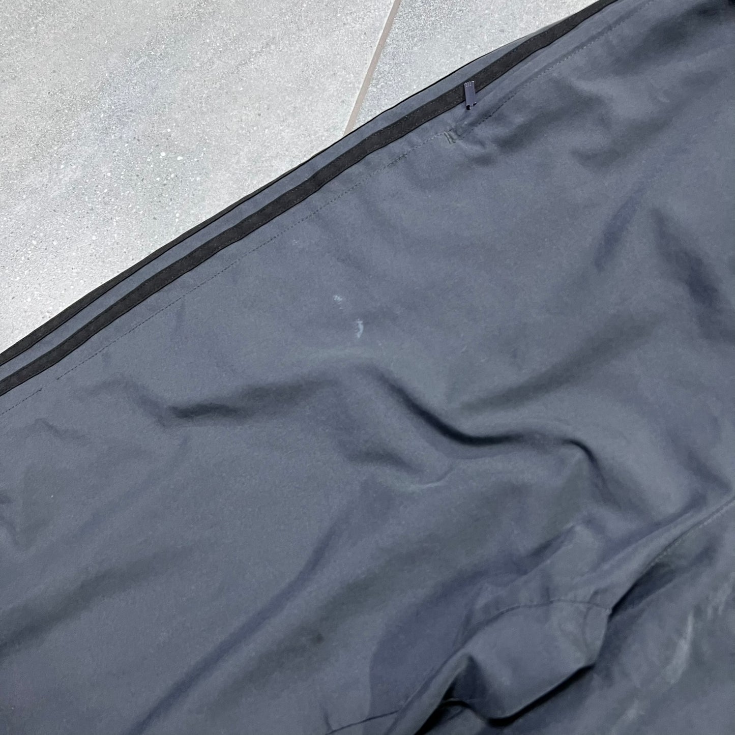 ADIDAS SZARE PARACHUTE SPODNIE