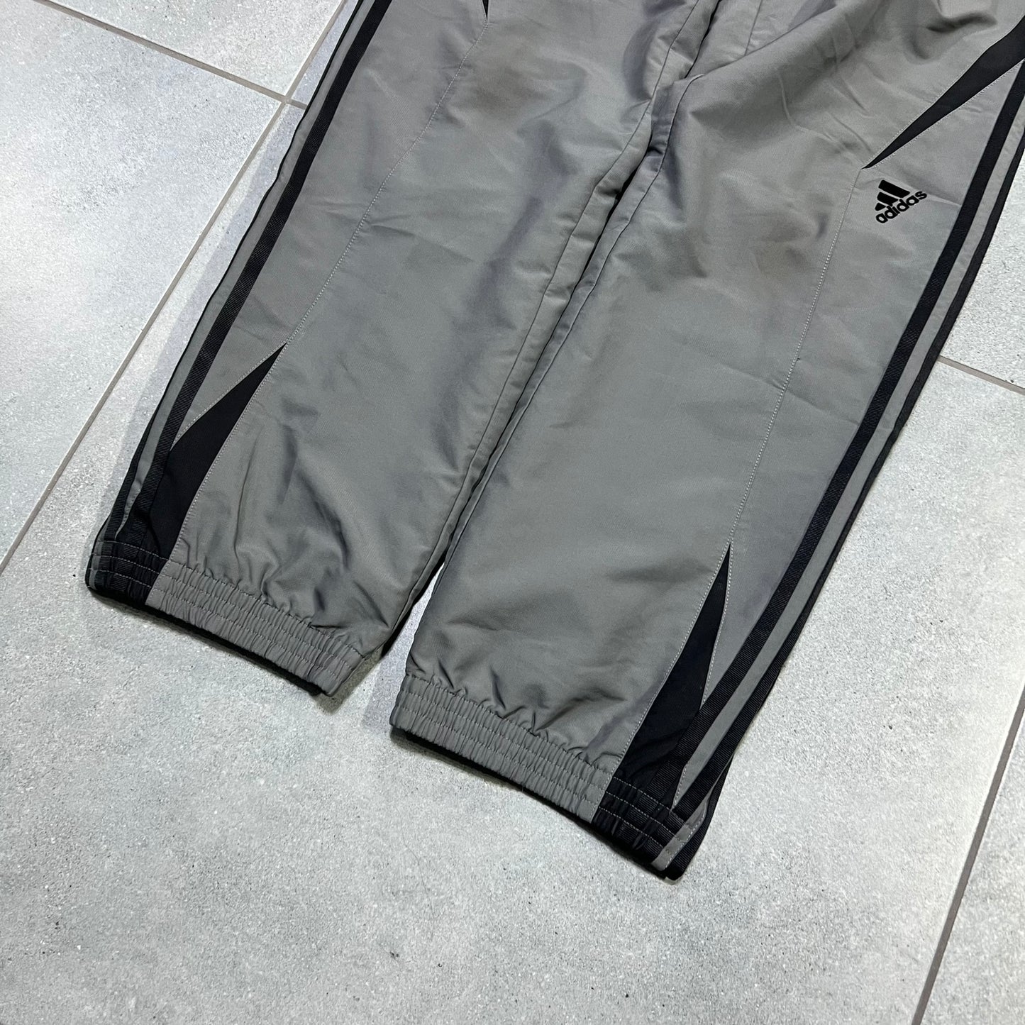 ADIDAS SZARE PARACHUTE SPODNIE