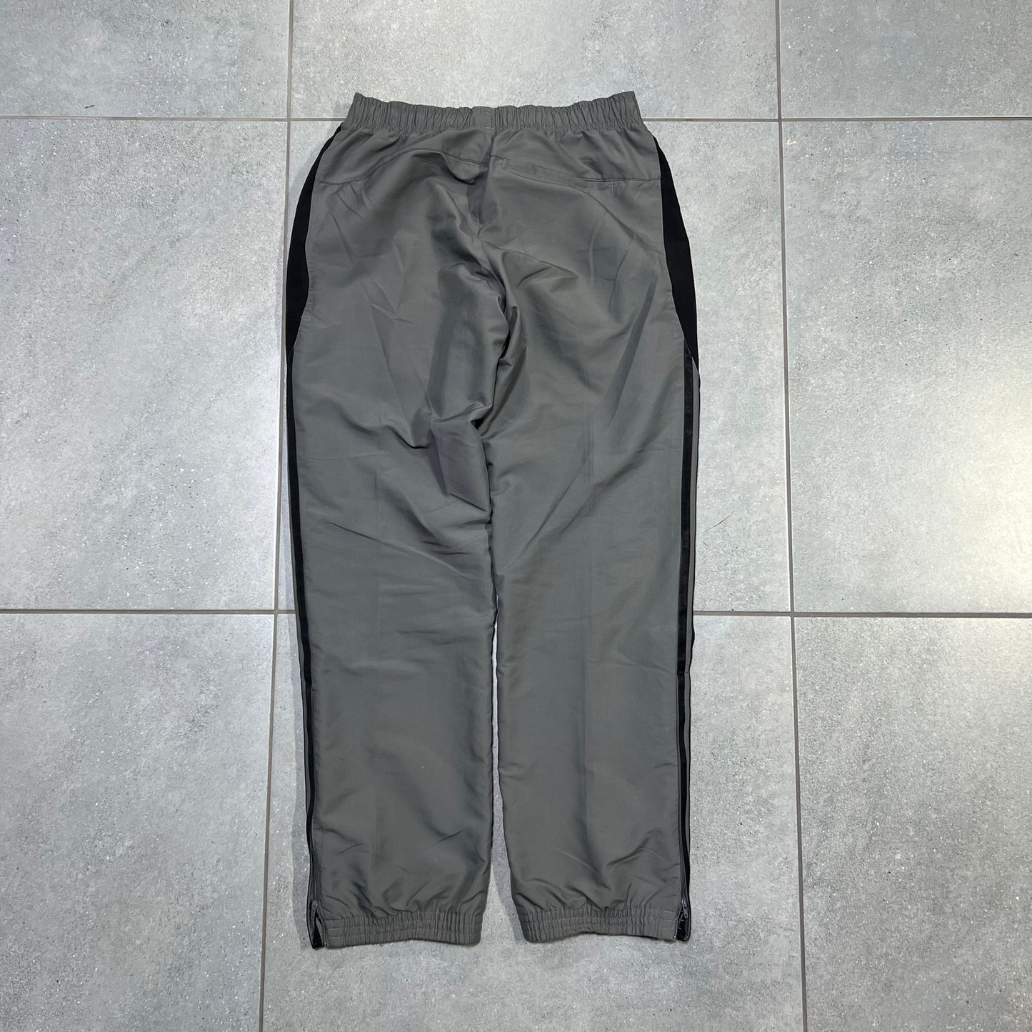ADIDAS SZARE PARACHUTE SPODNIE